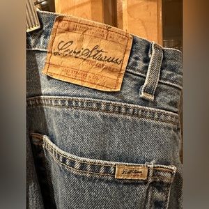 Levi Strauss Signature, relaxed fit, 34/32 men’s jeans.